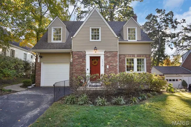 1616 Andrew Dr, Saint Louis, MO 63122