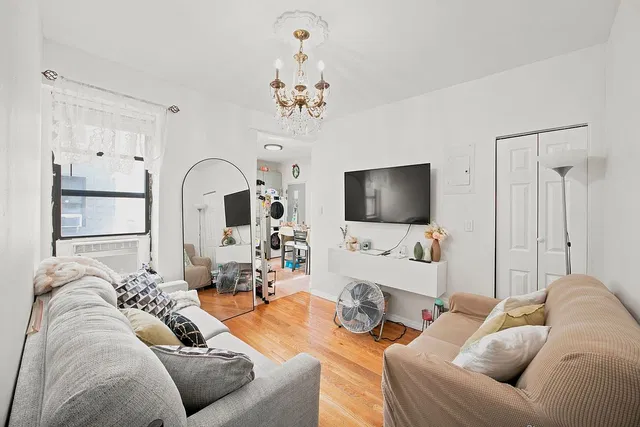 350 S  4th St #4F, Brooklyn, NY 11211