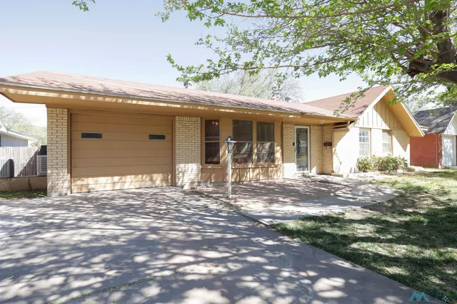 3005 Bandolina Ave, Roswell, NM 88201
