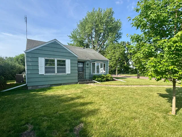 402 E  Walnut St, Redwood Falls, MN 56283