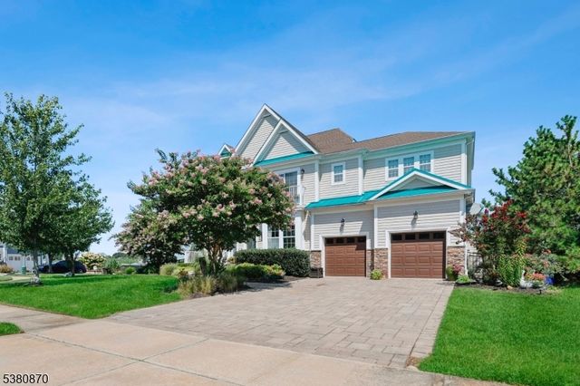 125 Northeast Dr, Brick, NJ 08724