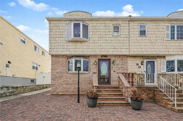 94 Getz Ave, Staten Island, NY 10312