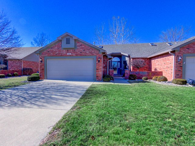 1314 Country Creek Cir, Shelbyville, IN 46176