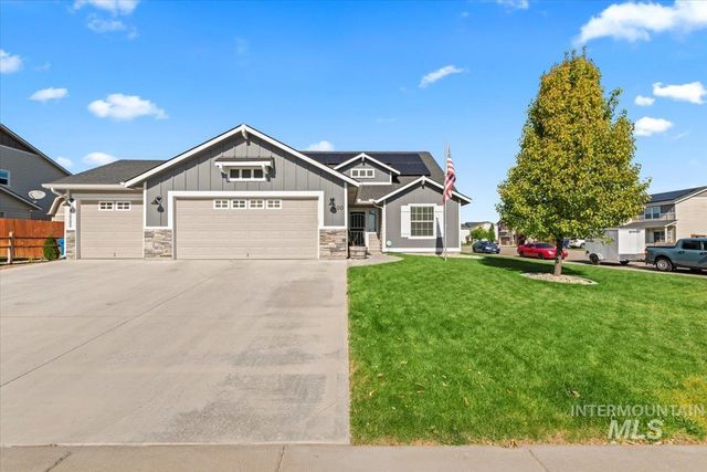 600 SW Nugget St, Mountain Home, ID 83647