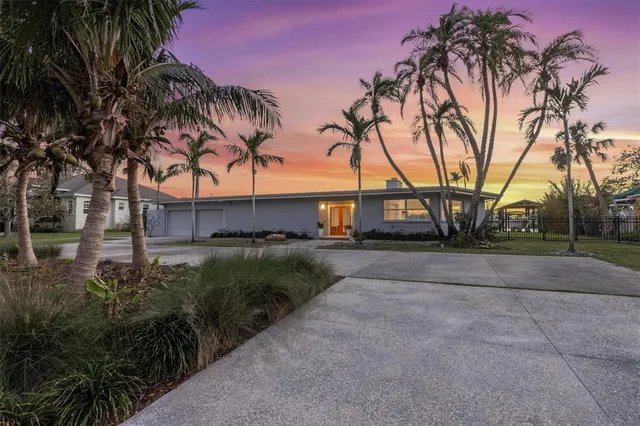 5915 Riverview Blvd, Bradenton, FL 34209
