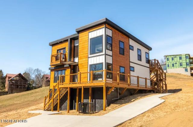 717 Bullwinkle Way, Sevierville, TN 37862