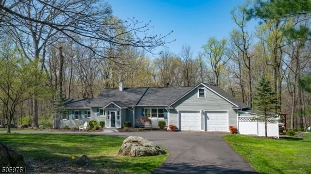 9 Zion Rd, Hopewell, NJ 08525
