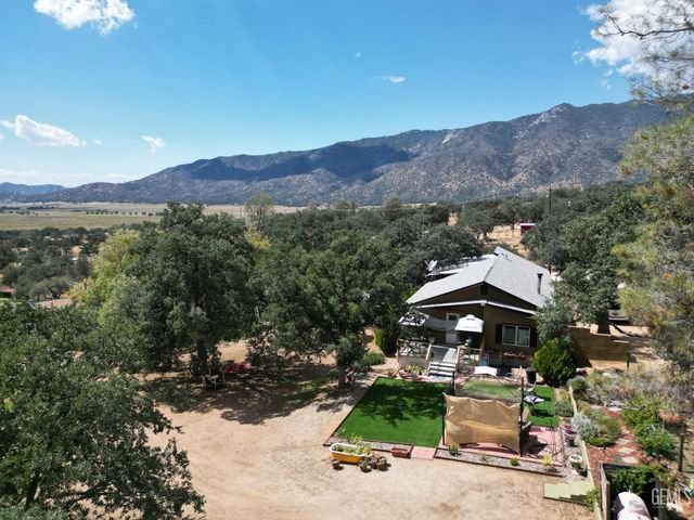 21271 Thompson Canyon Ave, Caliente, CA 93518