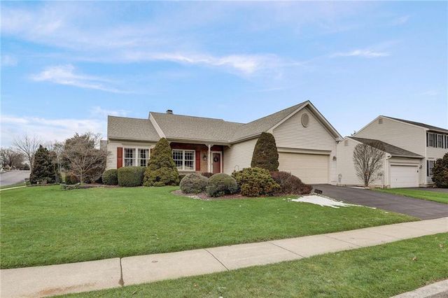 2620 Fieldview Dr, Macungie, PA 18062