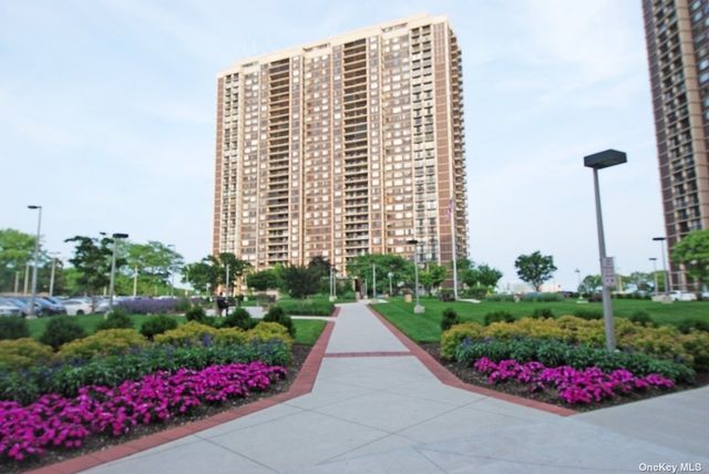 27010 Grand Central Parkway UNIT 30Y, Floral Park, NY 11005