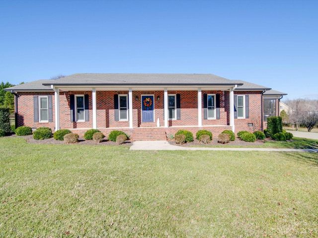 113 Hunters Creek Dr, Mooresville, NC 28115