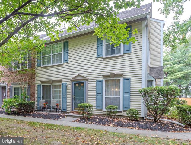 23 Chambord Ct, Hamilton, NJ 08619
