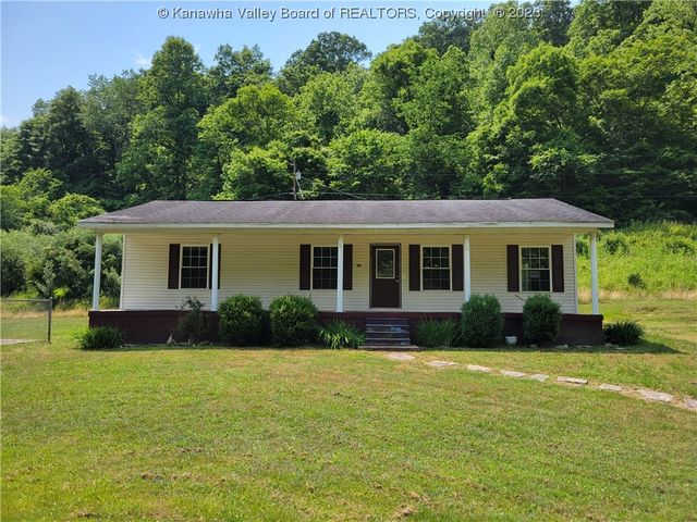 208 Sycamore Rd, Griffithsville, WV 25521