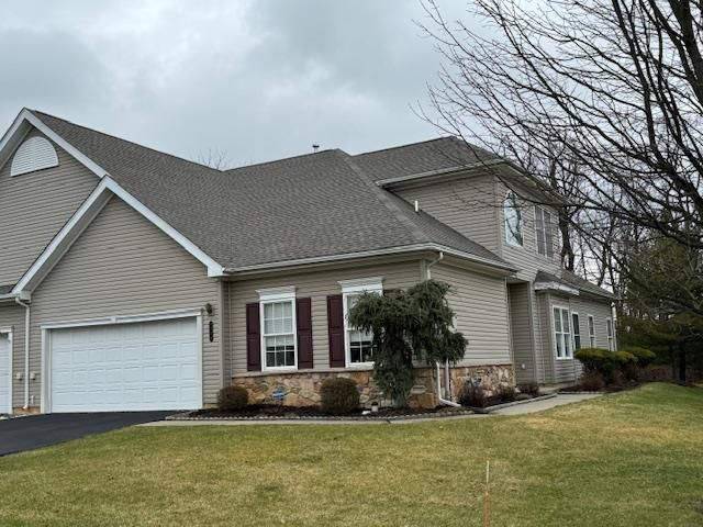 2736 Terrwood Dr E, Macungie, PA 18062