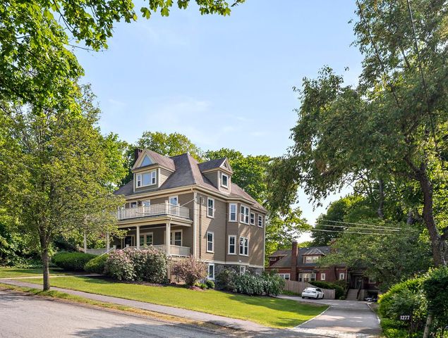 1283 Walnut St   #2, Newton Highlands, MA 02461