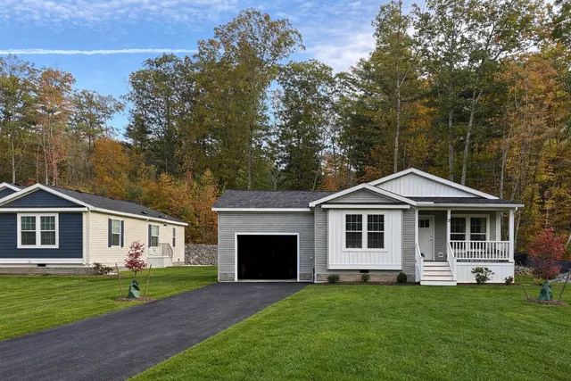 Acclaim w/2 Car Garage Plan in Blueberry Hill Estates 55+, Sturbridge, MA 01566