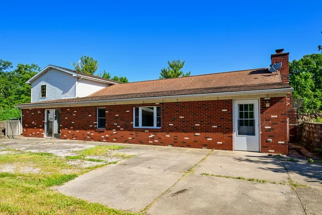 7070 Vore Ridge Rd, Athens, OH 45701