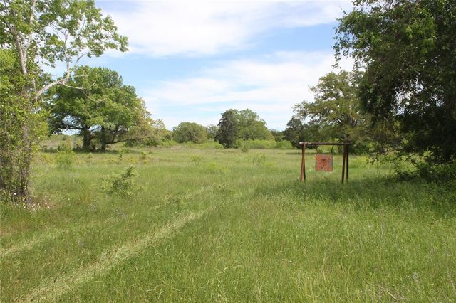 701 Old Colony Line Rd, Dale, TX 78616