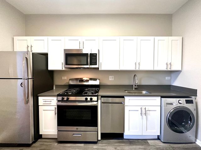 2801 W  Logan Blvd #2R, Chicago, IL 60647