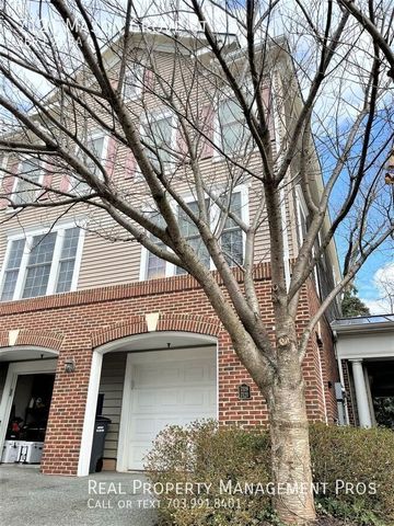 7121 Mason Grove Ct #8, Alexandria, VA 22306