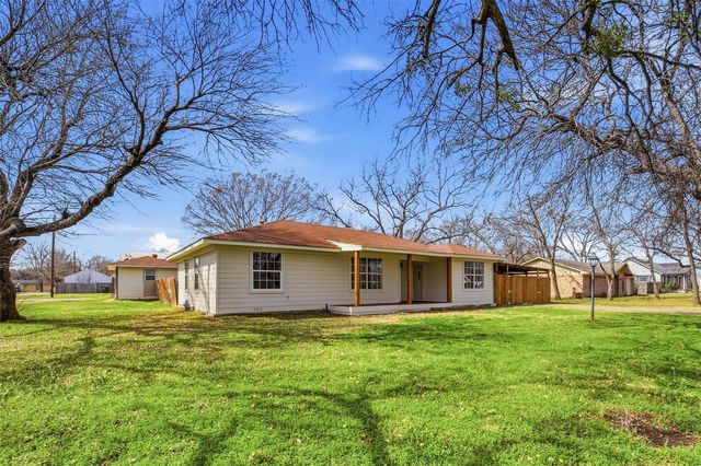 404 S  4th St, Crandall, TX 75114