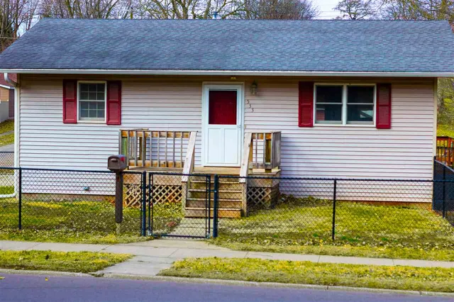 533 S  Avenue B, Washington, IA 52353