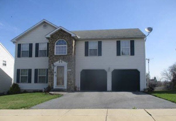 5008 Foxdale Dr, Whitehall, PA 18052