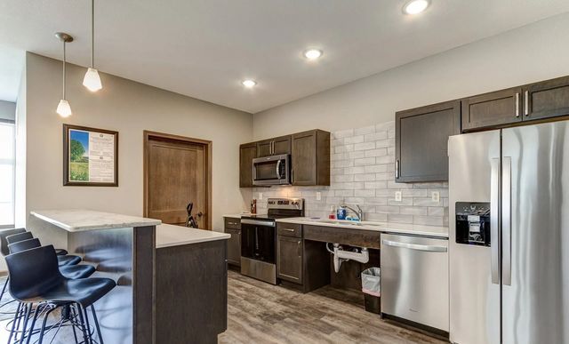 3750 Garden View Dr #404, Grand Forks, ND 58201