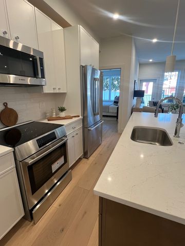 105 Sea St #202, Quincy, MA 02169