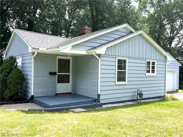 70 Walnut St, Leetonia, OH 44431