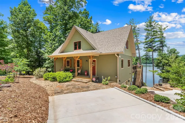590 Larkhaven Dr, Nebo, NC 28761