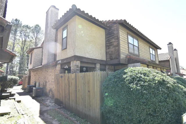 5454 Financial Plz #13-C, Shreveport, LA 71129