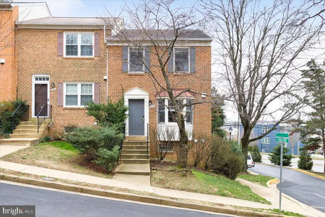 2049 S  Glebe Rd, Arlington, VA 22204