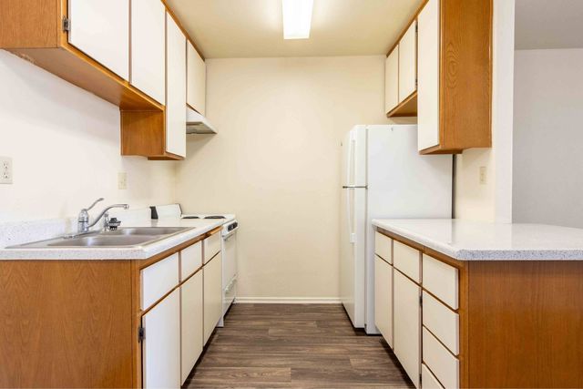 16850 Jasmine St #T16, Victorville, CA 92395