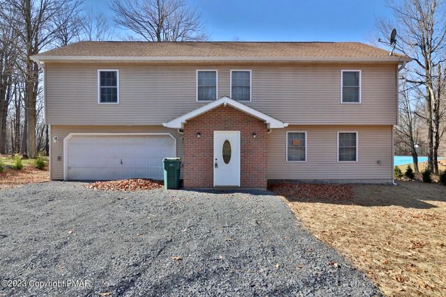 339 Country Place Dr, Tobyhanna, PA 18466