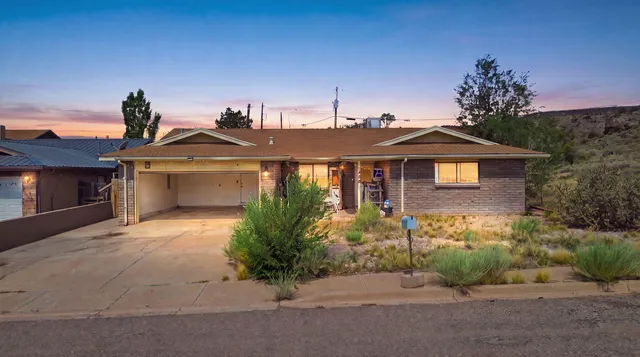 1209 N  4th St, Grants, NM 87020
