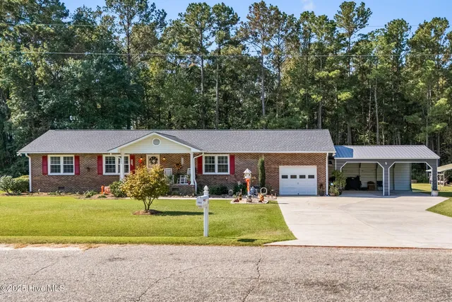 111 Pineland Woods Drive, Whiteville, NC 28472