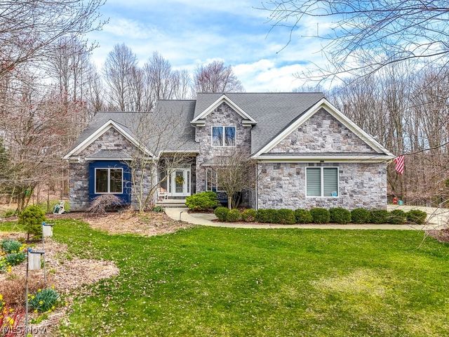 10870 Golden Pond Dr, Chagrin Falls, OH 44023