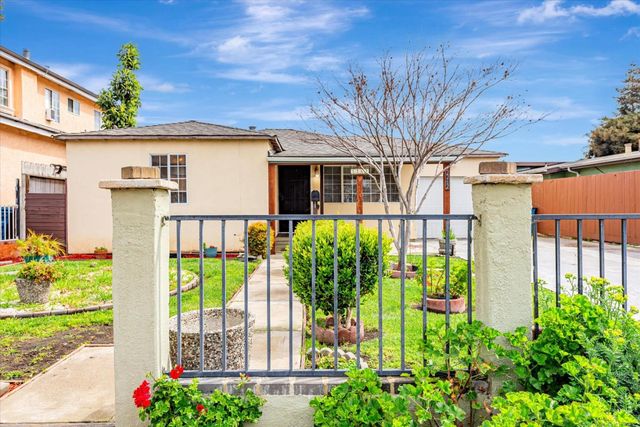 2262 Capitol Ave, East Palo Alto, CA 94303