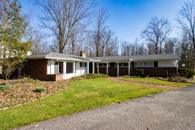28499 S  Woodland Rd, Pepper Pike, OH 44124