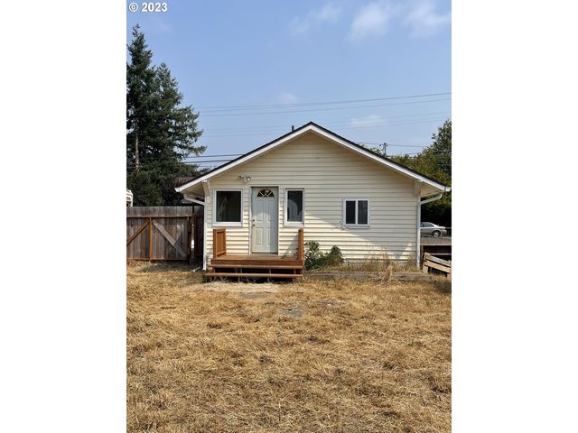 1223 N  Collier St, Coquille, OR 97423