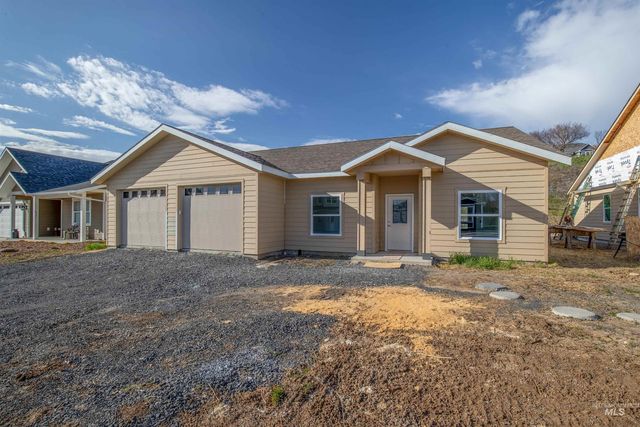 1978 W  View Dr, Moscow, ID 83843