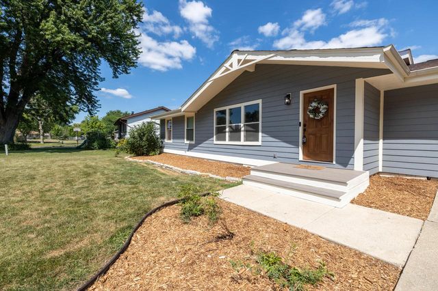 176 Ridgeway DRIVE, Dousman, WI 53118