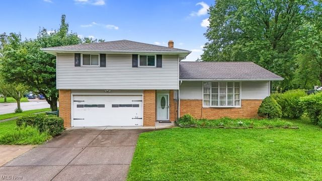 5646 Revere Dr, North Olmsted, OH 44070