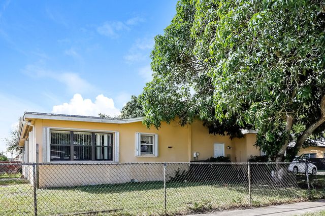 141 NW 76th Ter, Hollywood, FL 33024