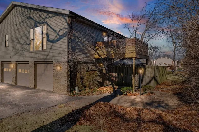 9 Shorewood Dr S, Danville, IL 61832