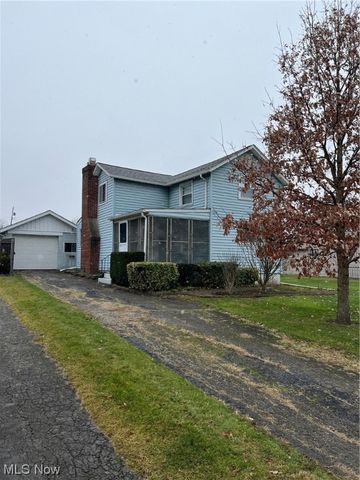545 7th St, Struthers, OH 44471