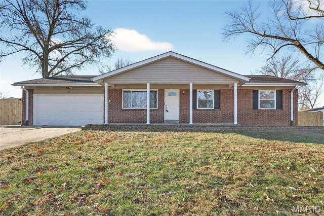 28 Saint Lawrence Dr, Saint Peters, MO 63376