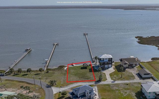 101 Smith Cove Rd, Rockport, TX 78382