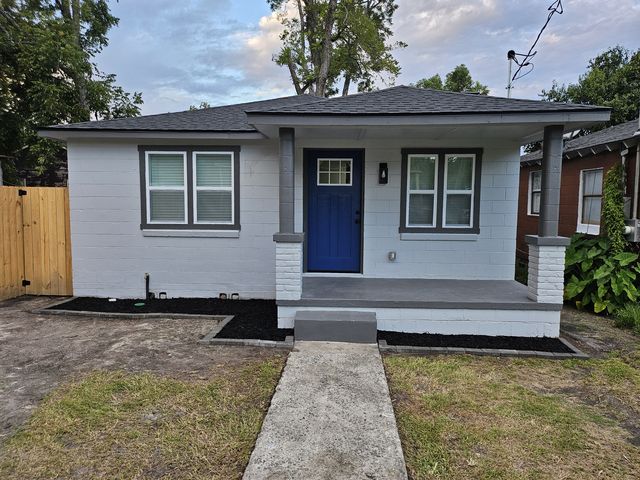 1136 Cornwall St, Savannah, GA 31415
